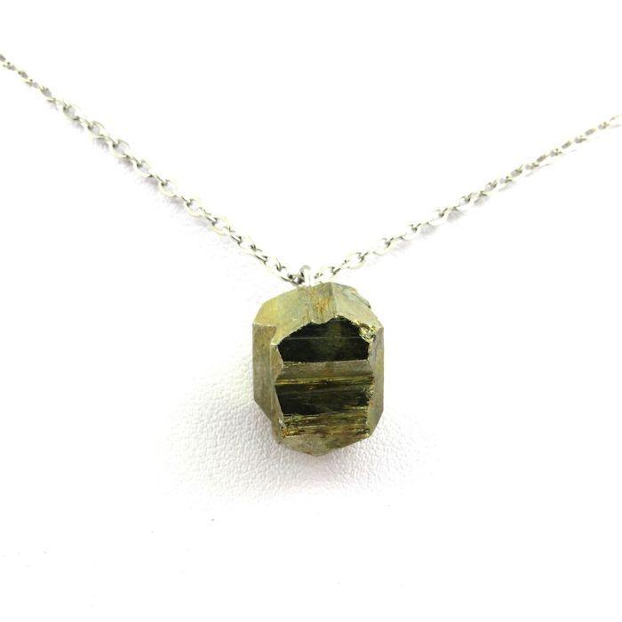 Pierres et Minéraux. Collier Pyrite brut. 41.25 ct. Ambas Aguas, La Rioja, Espagne.