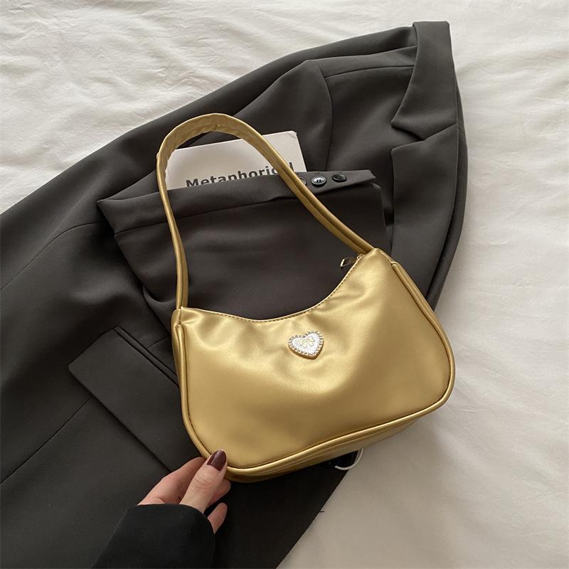 Fashion underarm bag 2025 new summer high-value peach heart shoulder bag trendy foreign commuter shoulder bag