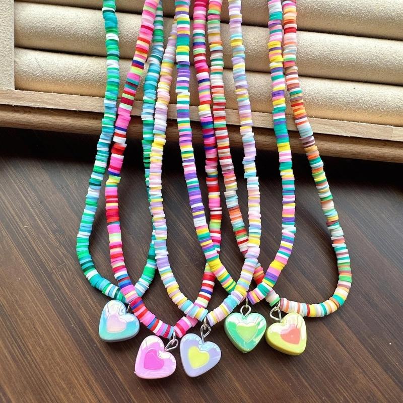 Modische Regenbogen Herz Anhänger Halskette für Damen Süßigkeiten Farbe Dopamin Perlen Halskette Auffällige Perlenkette Schmuck