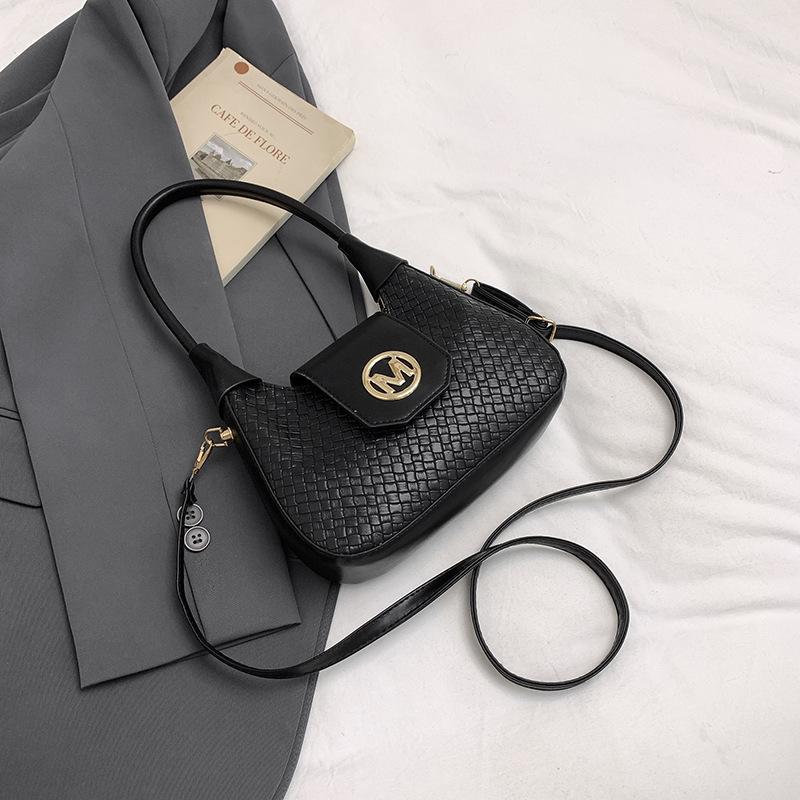 

Retro underarm small bag women s 2025 new high-end texture versatile shoulder messenger bag fashionable portable woven bag