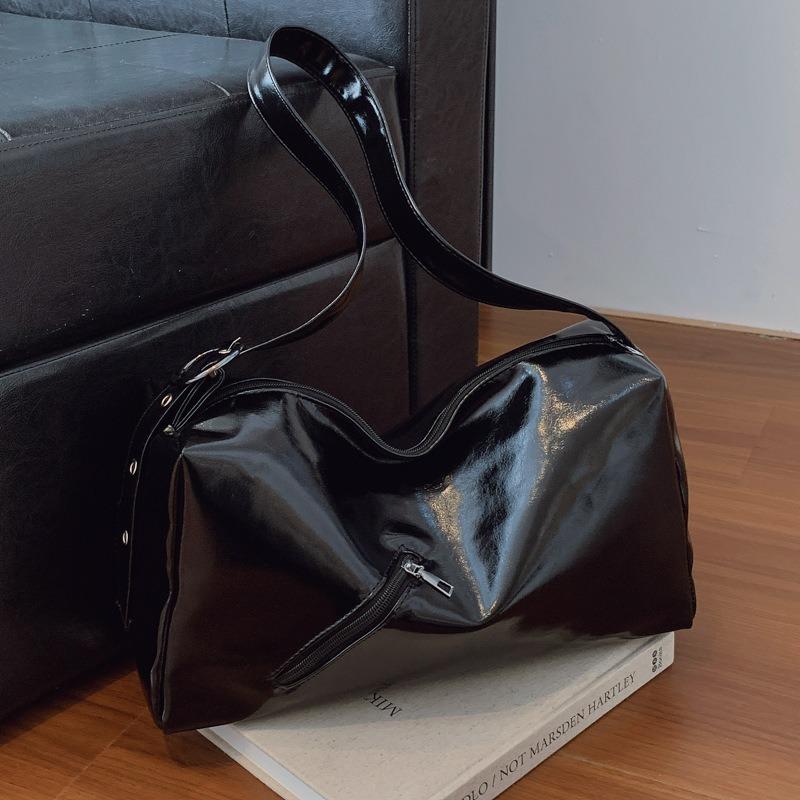 Large capacity fashion glossy handbag bag women's autumn and winter new fashion pillow bag simple shoulder oblique span bag