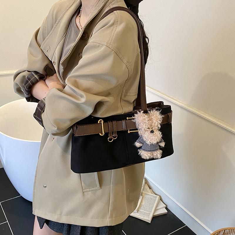 Un Bolso Baguette Retro de Nicho para Axila con un Tacto de Alta Gama y Versátil Bolso de Hombro Único para Desplazamientos y Motociclismo