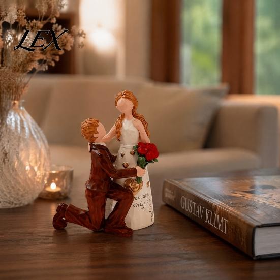 Abstract Resin Statues for Home Decor Faceless Wedding Couple Figurine, Statue, Romantic Proposal Exclusive Love Symbol Figurines Sculpture