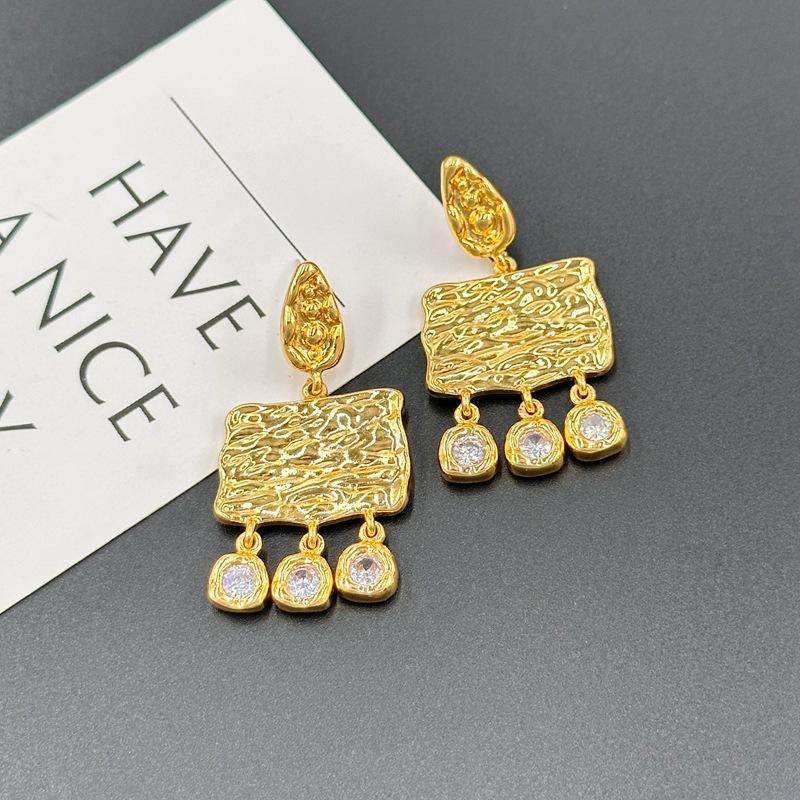 Geometric Creative Gold Zircon Earrings Women S High-End Texture Gold-Plated Stud Earrings золотой