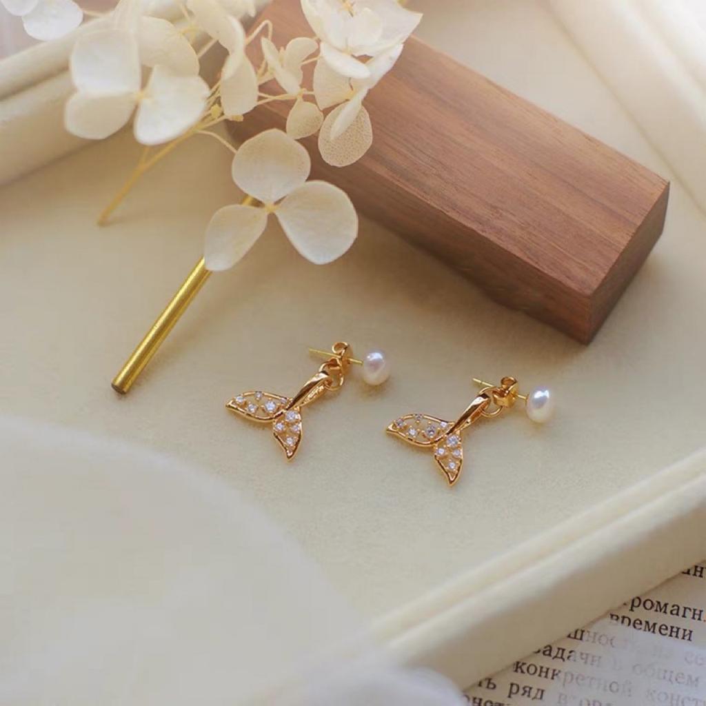Strong light natural pearl earrings mermaid tail, a two-wear temperament zircon dolphin fish tail earrings s925 pins