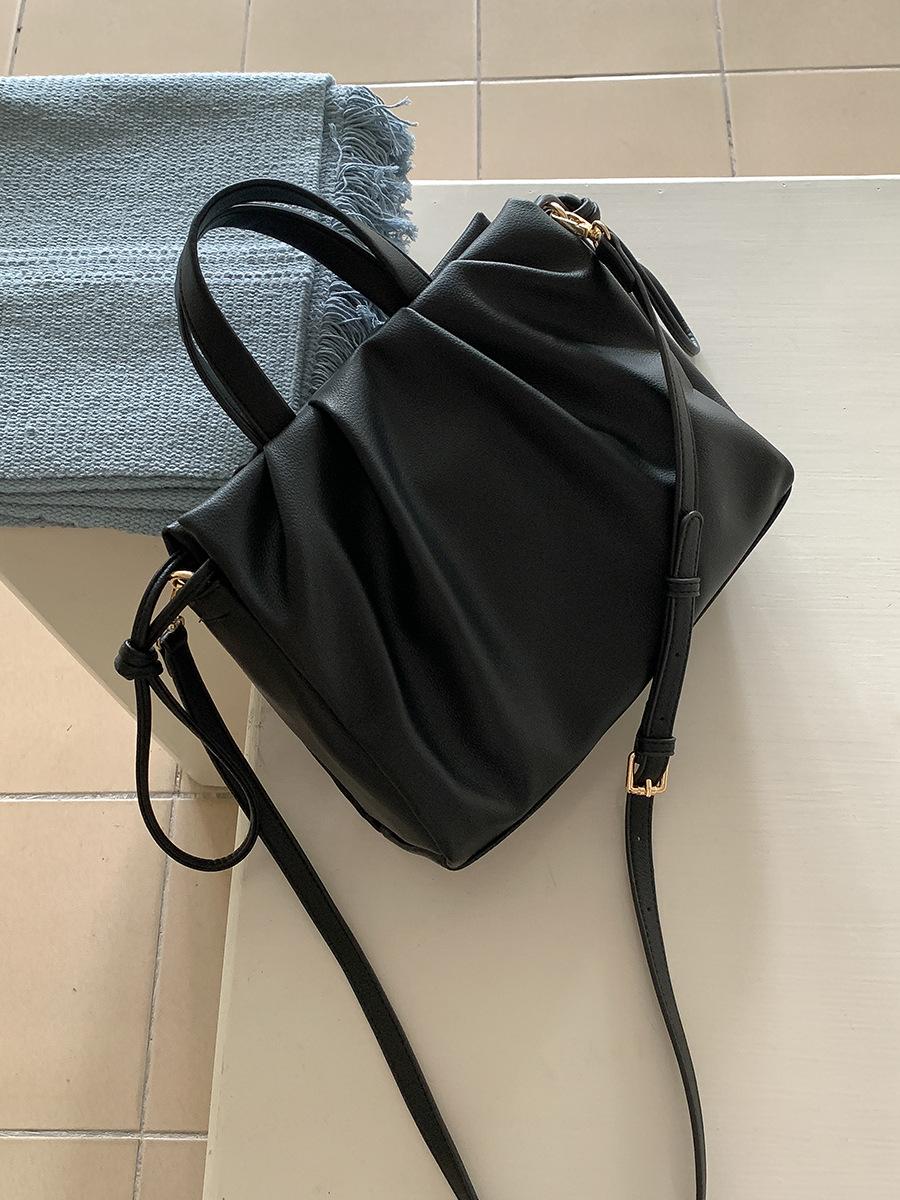 

Soft PU Leather Shoulder Bags For Women Black Pleated Design Crossbody Bag Large Capacity Fashion Commuting Handbag