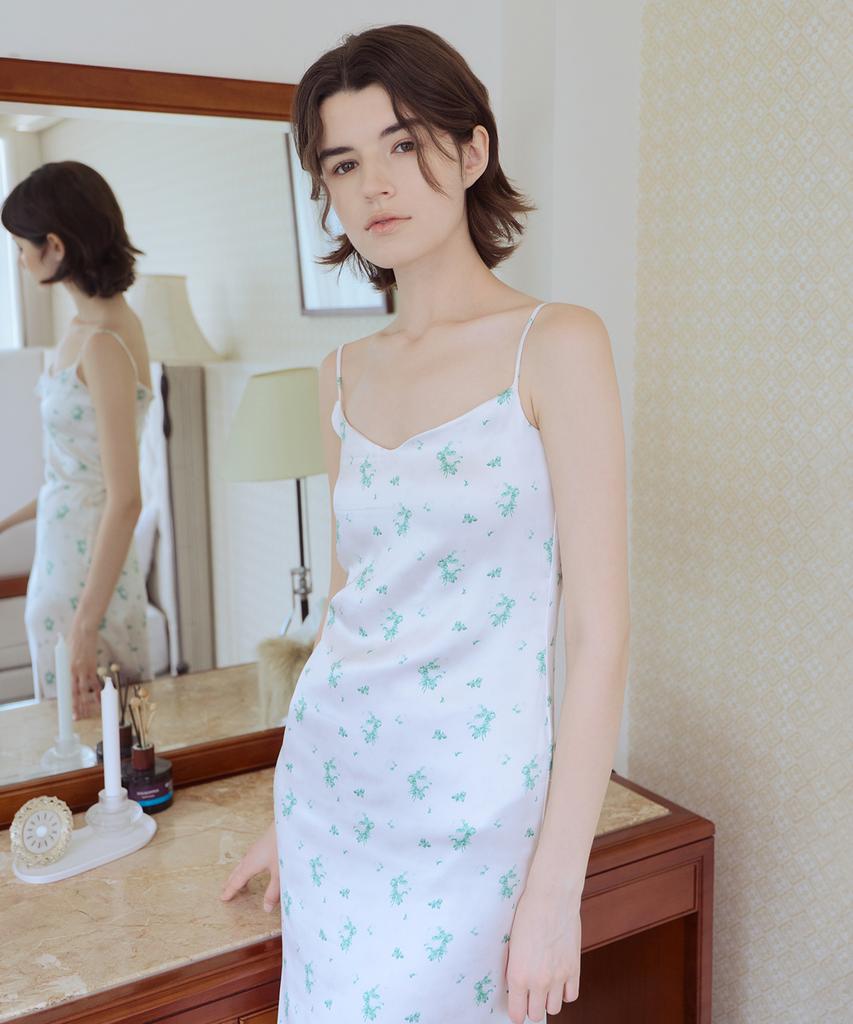 Aiseugadeuneiogongpal White Rose Print Dress