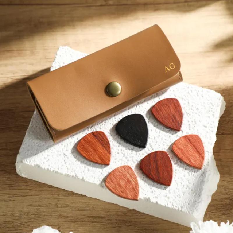 Portable PU Leather Guitar Pick and Multi-Card Storage Case for Mobile Phones