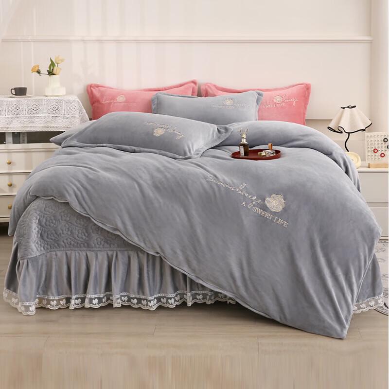 

Cherry Velvet Winter Bedspread 4-Piece Set