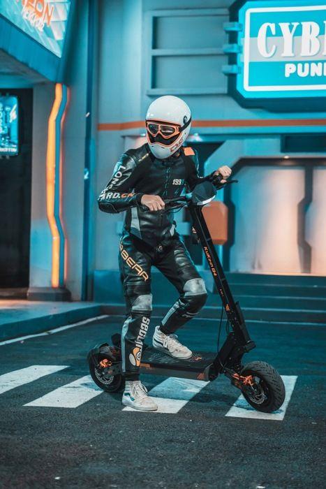 Monopattino Elettrico Fuoristrada KuKirin G4 Motore 2000 W, Batteria 20 Ah, Autonomia massima di 75 km