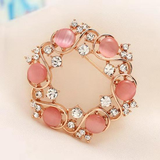 Elegant Women's Pearl & Rhinestone Cartoon Brooch Scarf Buckle with Diamond-Studded Alloy Corsage
