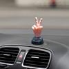 Solar Powered Two-finger Salute Shaking Toy Car Dashboard Dashboard Dancing Brown Ornament Figure Decorative Toy C T3w7