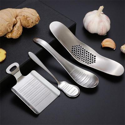 Acciaio Inossidabile Curvo Pressa Aglio Tritatutto Manuale Schiaccia Zenzero Schiacciapatate Multifunzione Grattugia Gadget Cucina Frutta Verdura