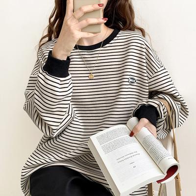 Üst Kıyafetler – Kapşonlu Kazaklar & Svetşörtler