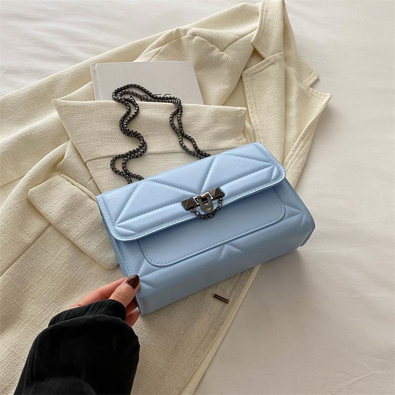 

Красива персоналізована ланцюгова сумка на одне плече, через плече, персоналізована трендова текстурна сумка жіноча 2024 корейська версія модна повсякденна маленька квадратна сумка синій