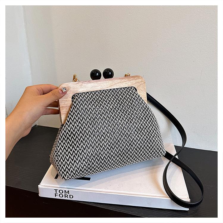 

Модная и трендовая маленькая квадратная сумка из соломы, стильная и универсальная, персонализированная сумка через плечо на одном плече чёрный