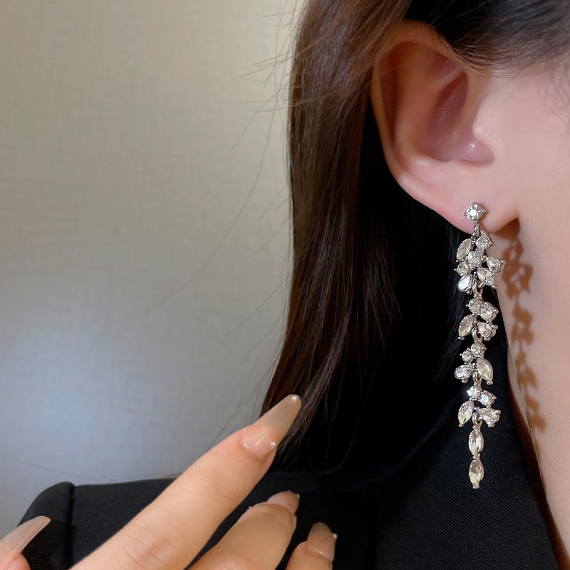 Tassel Leaf Earrings Women's High-end Temperament Flash Diamond Long Earrings New Popular Ear Jewelry