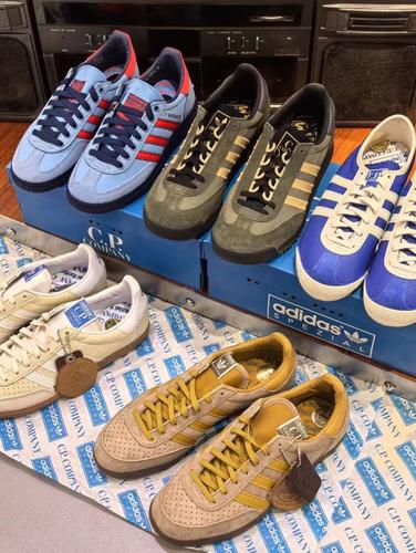 CP. Companie × adidas Originals Manchester Spezial Bărbați Albastru Deschis IH3312