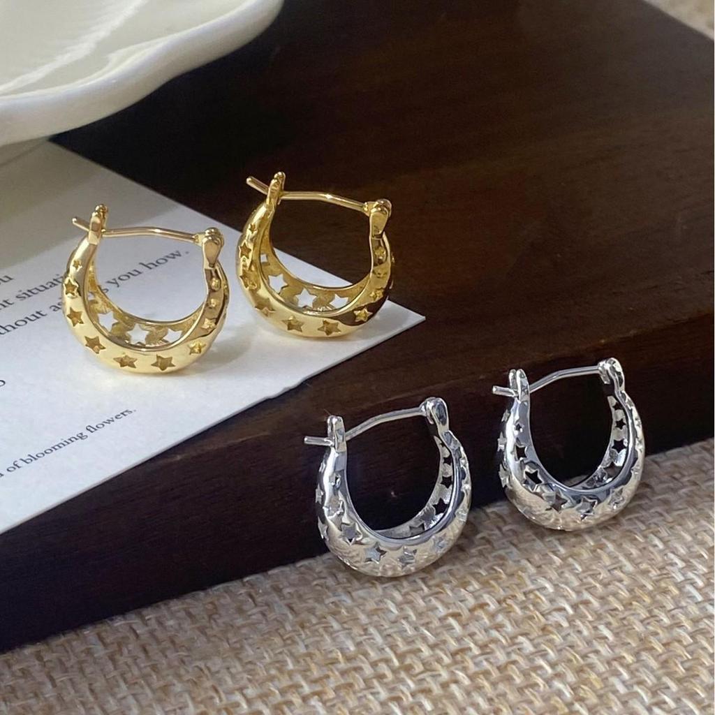 Schicke französische hohle Sternohrringe: Eleganter, vielseitiger Schmuck im Nischen-Cool-Stil