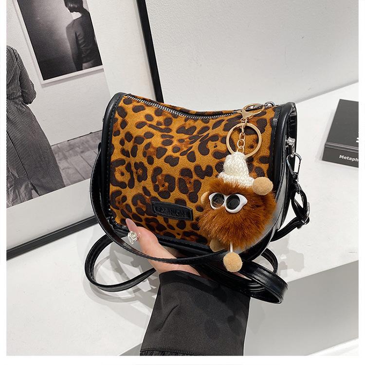 

Ретро популярная сумка через плечо с леопардовым принтом женская 2025 весна новая мода универсальная сумка-мессенджер высокая текстура женская сумка тренд without pendant