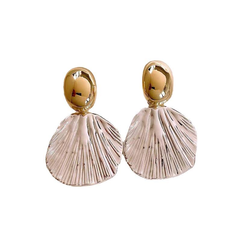 High-End Retro Metal Shell Texture Earrings: Elegant & Fashionable Studs for Women
