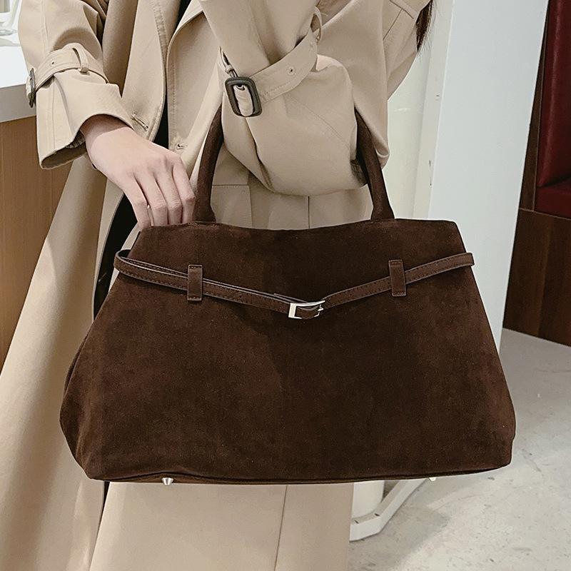 

2025 autumn and winter new Internet celebrity same fashion versatile retro matte pitot design portable