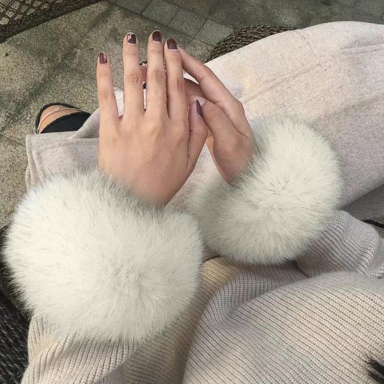 1 Pair Faux Fur Wrist Cuffs Women Furry Arm Warmers Fluffy Warm Furry Bands for Winter Spring Autumn Outfits Skiing Parties