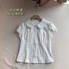 Damen weiße Bluse mit Peter-Pan-Kragen, kurzen Ärmeln und Spitzendetail