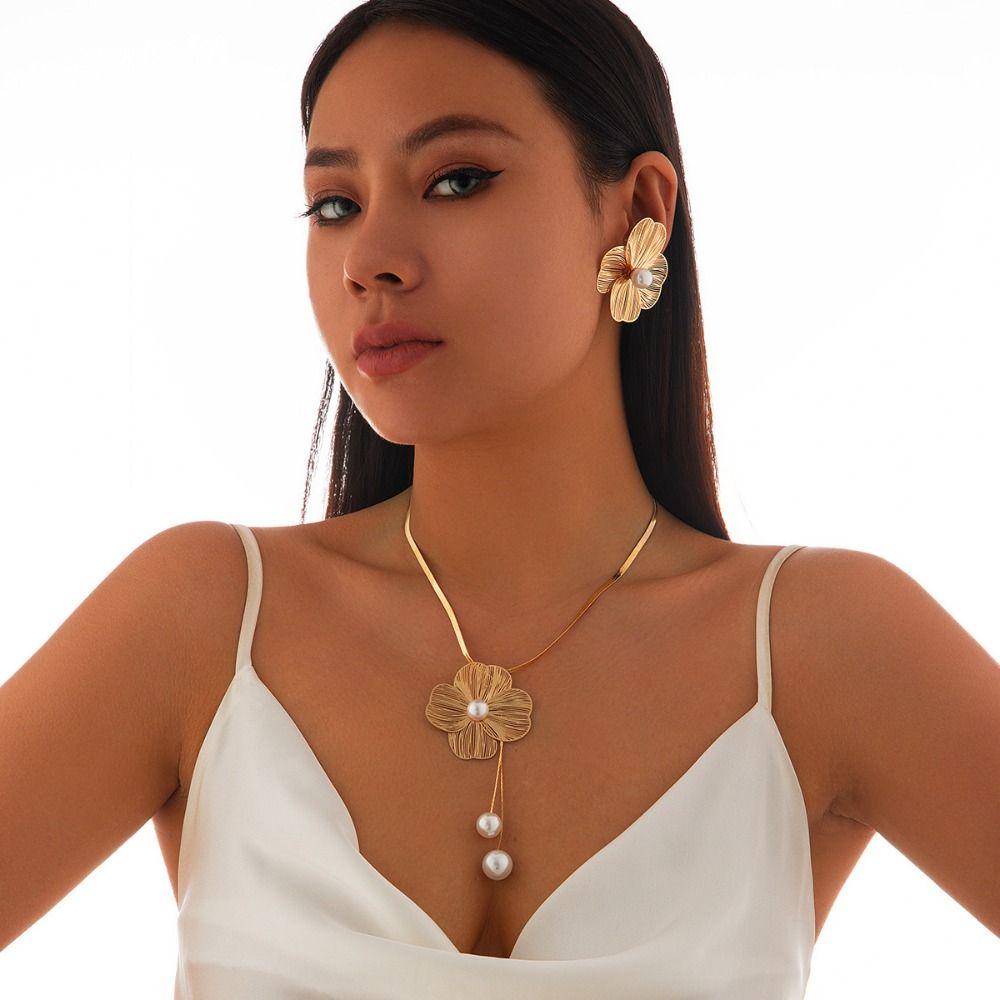 Hollow Petal Earrings Necklace Suit Pearl Pendant Women Jewelry Suit Flower Jewelry Set  Party
