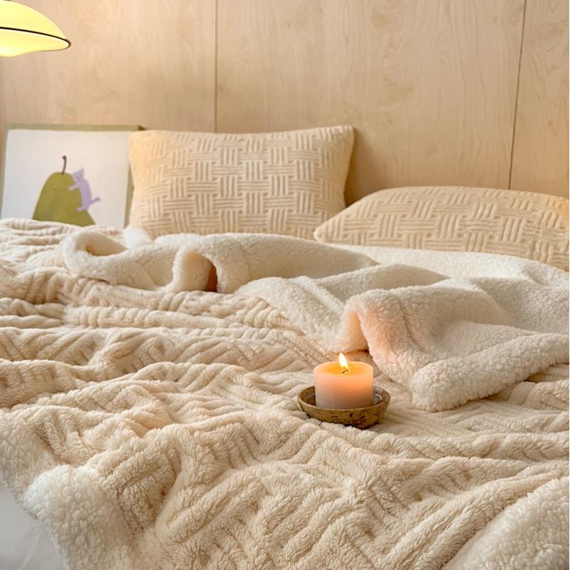 Tavalon Double-Layer Lamb's Wool Carved Blanket - Multifunctional Leisure Nap Cover