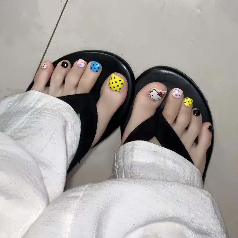 Summer Kitty Polka Dot Toenail Stickers – Cute Korean Style Press-on Nails