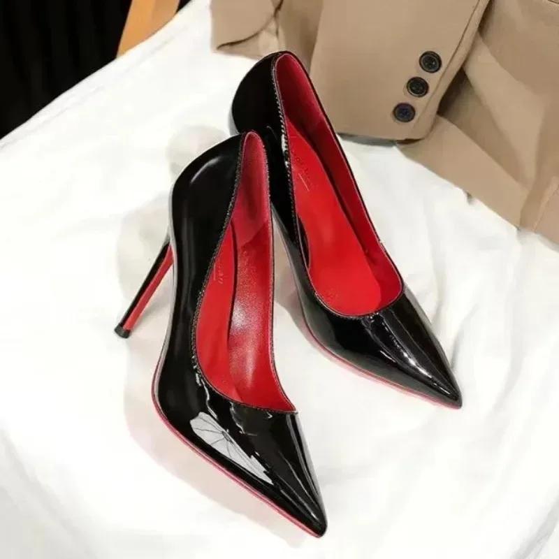 Damesommer Nye PU Sexy Spisse Slip-on Stilettsko Utendørs Lav Utskjæring Komfortable Kontor Bankett Sandaler for Kvinner