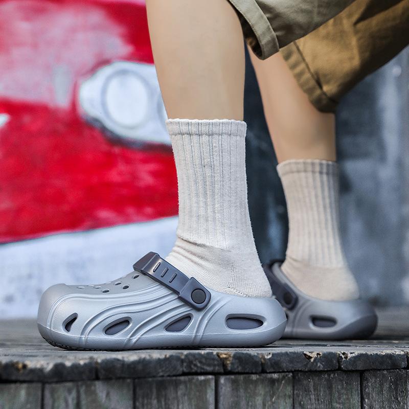 New Couple Hole Shoes Comfortable Two Wear Sandals Summer Travel Breathable Sandals Non-slip Beach Shoes Straight Hair