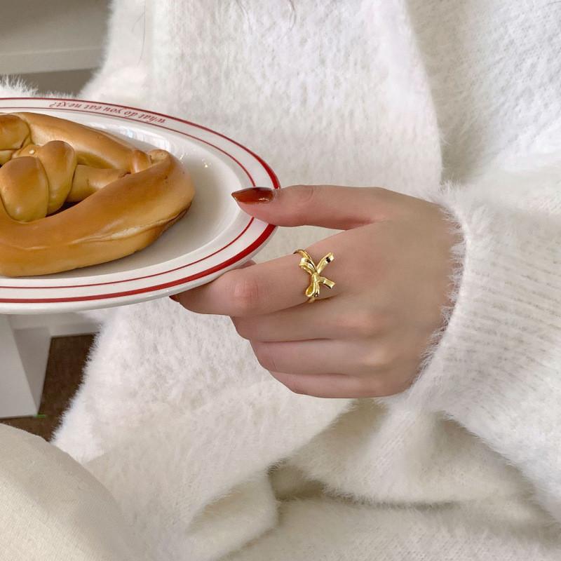 Modischer und raffinierter Fliege-Ring für Damen Verstellbare Größe Kupferschmuck für jeden Anlass