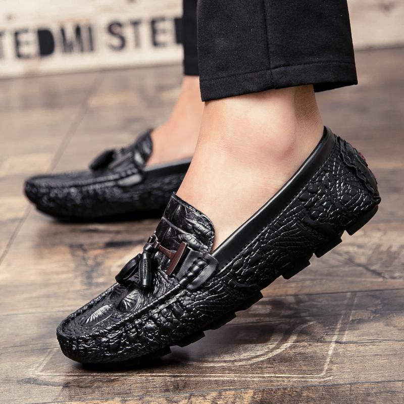 2026 Summer Lightweight Tassel Man Moccasins Men Loafers High Quality Leather Slip On Shoes Men Flats Gommino Driving Shoes