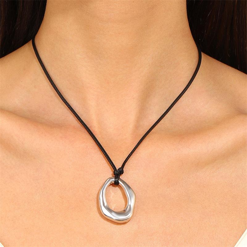 Hohler Ring Anhänger Halskette Personalisiert Süß Cool Hochwertig Umwickelt Grenzüberschreitend Europäisch und Amerikanisch Unregelmäßig