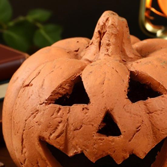 Handcrafted Pumpkin Statue Hand-Carved Resin Pumpkin Figurine Halloween Tabletop Ornament for Home Party Decor