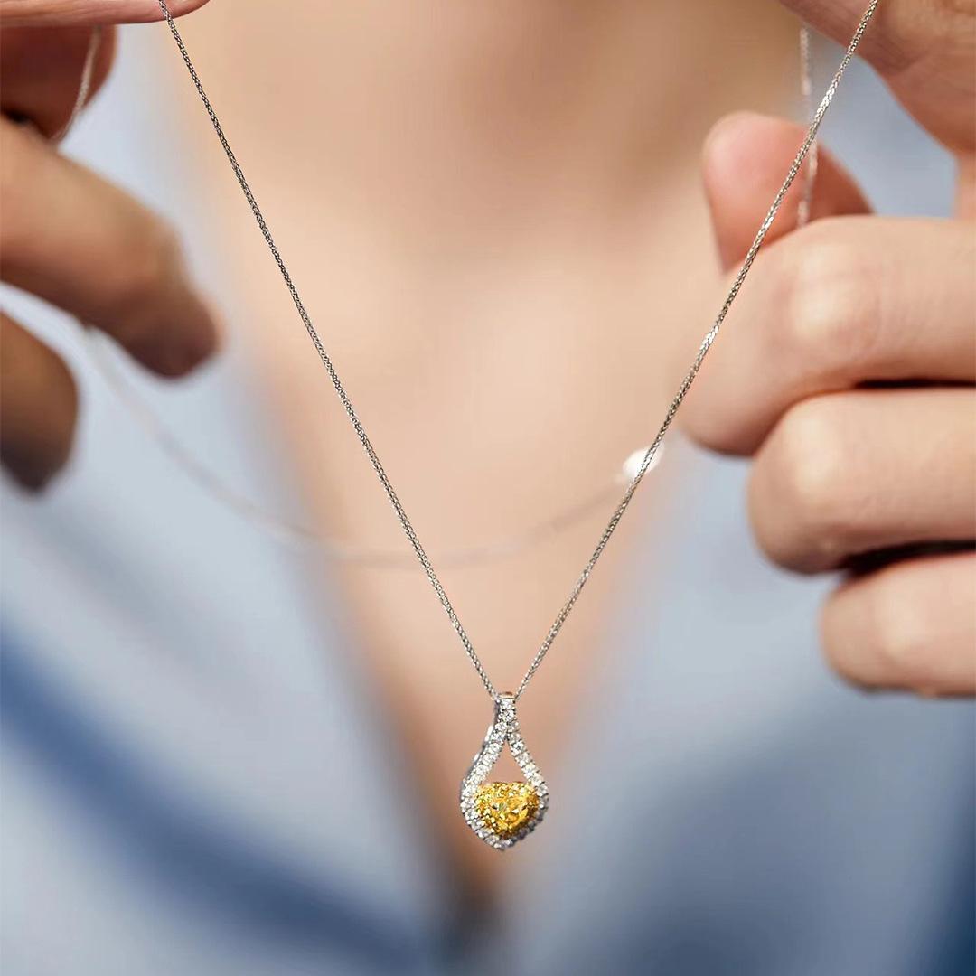 

Dazzling Yellow Gemstone Heart-Shaped Necklace Women S Hollow Out Diamond Inlaid Droplet Shaped Pendant Clavicle Chain Jewelry 45cm