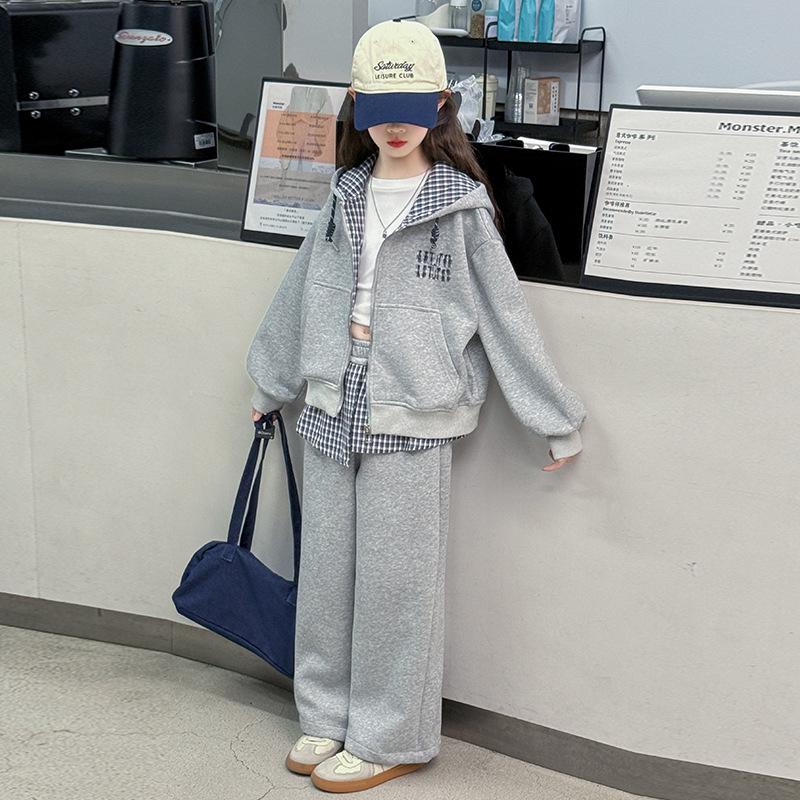 

Модный комплект из двух предметов для девочек: худи и кружевные спортивные штаны - Коллекция Осень 2025 Height 130cm