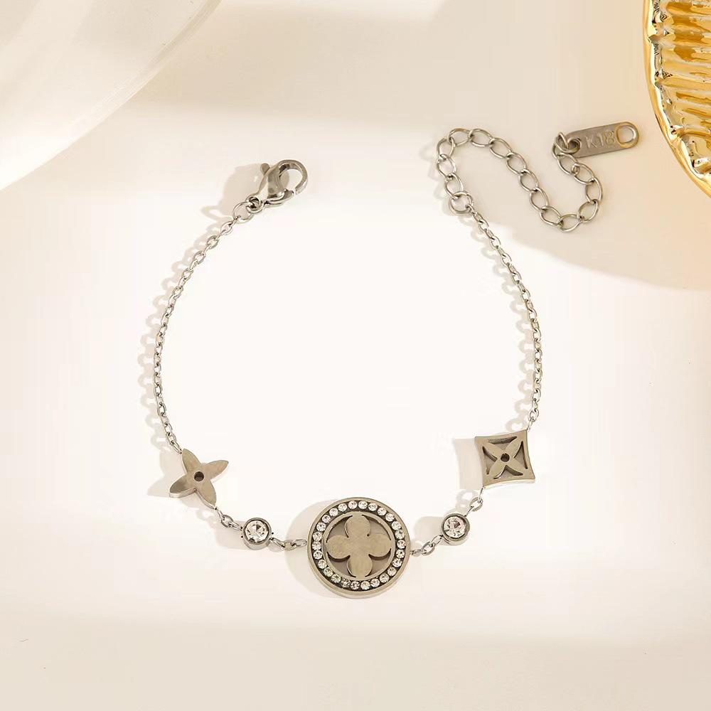 High-End Titanium Steel Four-Leaf Clover Bracelet with Shell Pendant – Durable, Fade-Resistant Design