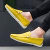 Trendiga platta gröna loafers herr mode slip-on vardagsskor för män mjuka bekväma andningsbara halkfria herr lädermockasiner