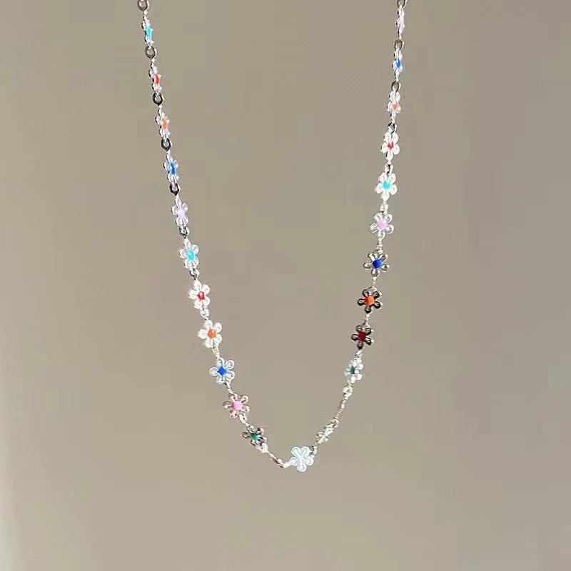 Color Beaded Love Flower Zircon Necklace Female Sweet Cool Hot Girl Wind Collarbone Chain Niche Design Accessories