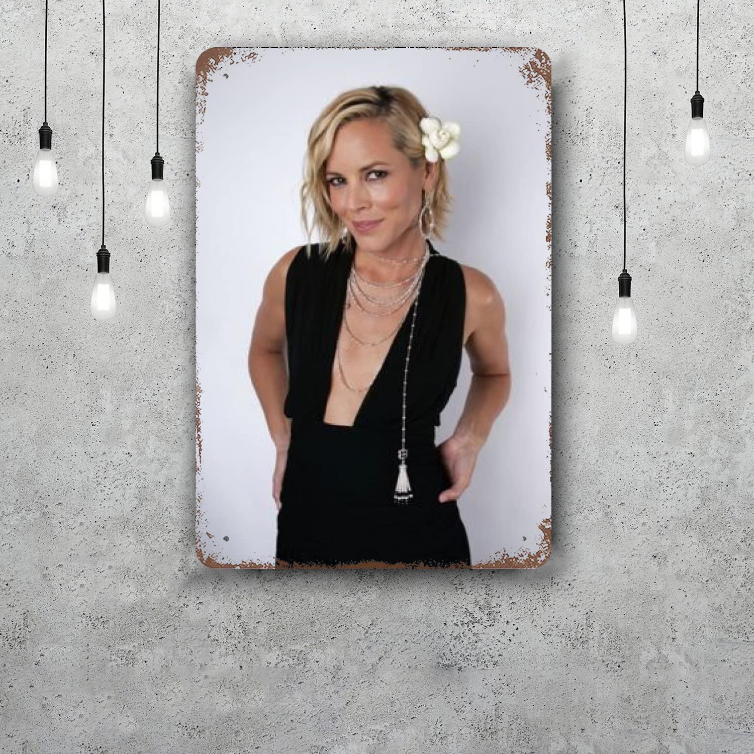 

Maria Bello Funny Bar Metal Sign Retro Plaque Vintage Sign Alcohol Drinker Pub Club Man Cave Kitchen Wall Decoration 20x30cm（7.8x11.8inch）