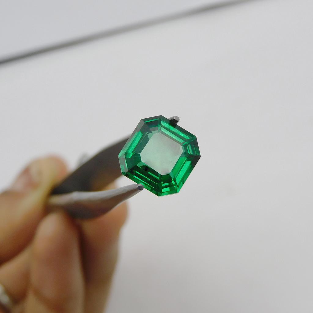 5.60 Ct   Natural Green Garnet Beautiful Square Cut Loose Gemstone