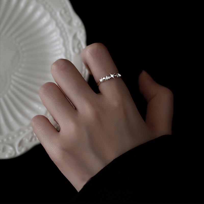 Bague Ouverte en Or Exquis: Style Japonais & Coréen, Alliance Fine Incrustée de Diamants, Empilable & Élégant Bijou de Doigt