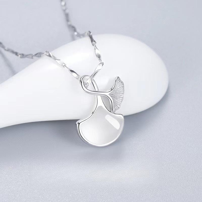Sansheng Lucky Necklace Women's Apricot Leaf Pendant Platinum Simple Versatile Premium Design Clavicle Chain