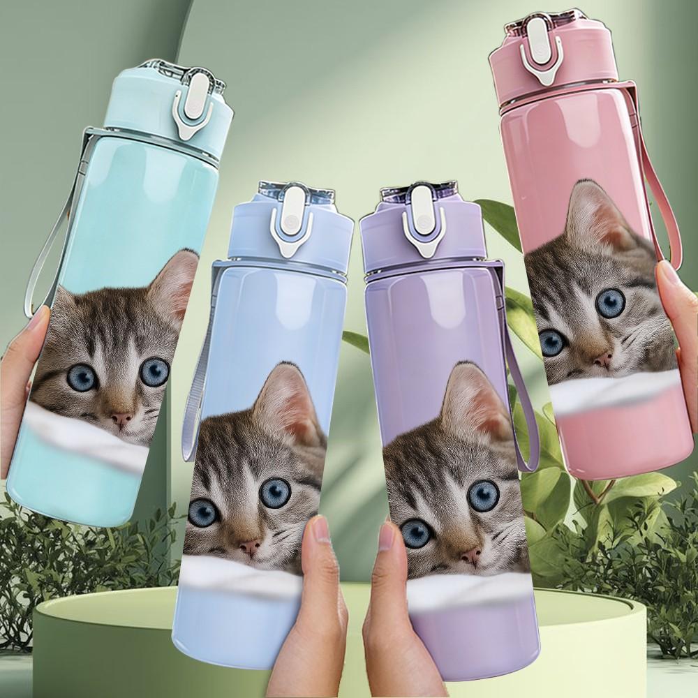 1PC Tiny Kitten Half Asleep 750ml Color Plastic Sports Water Bottle Leakproof Flip Straw Lid Suitable for Sports Office Home Use
