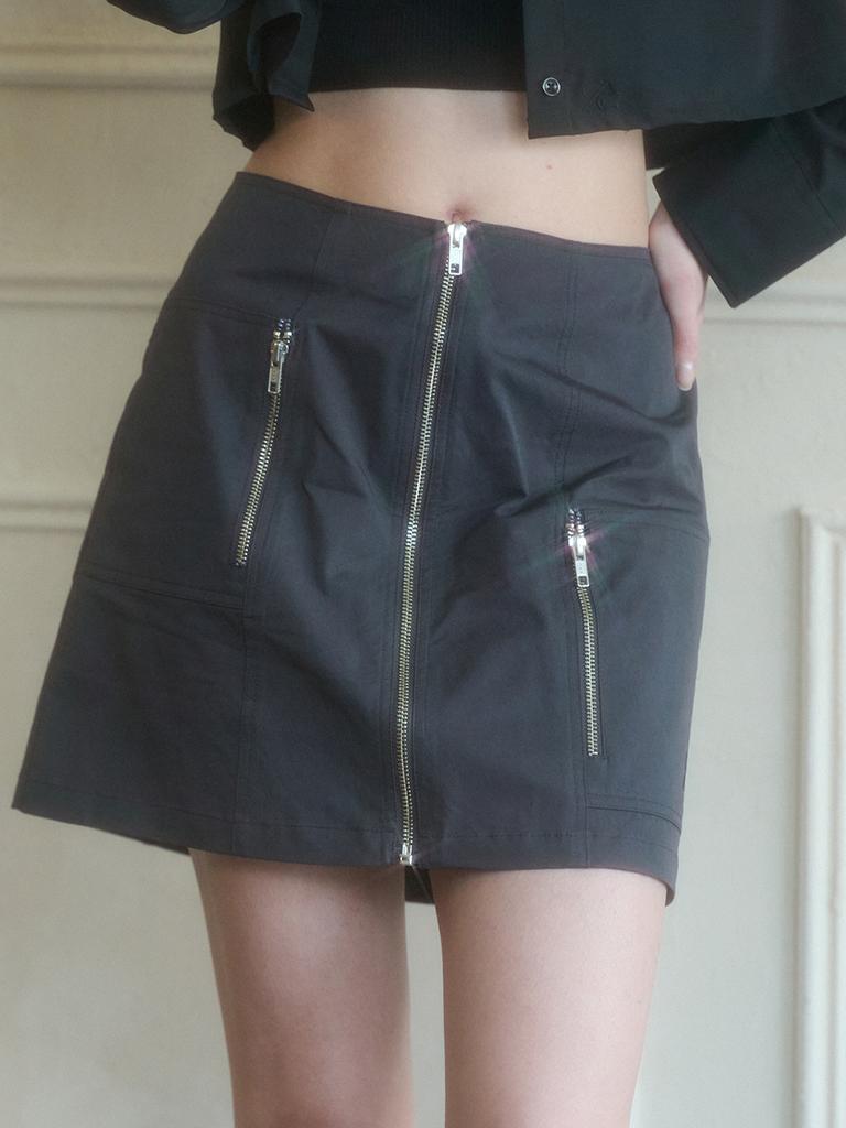 Solteuaenchokollis Asymmetrical Zipper Skirt Charcoal 4W241Z001