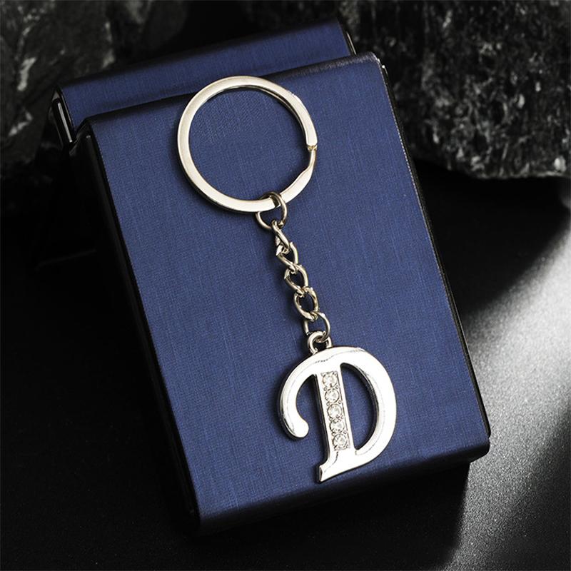 Porte-clés Mode Alphabet A-Z Charms Lettre Tendance Créatif Porte-clés 26 Initiales Pendentif Accessoires de Décoration de Sac à Dos Cadeau