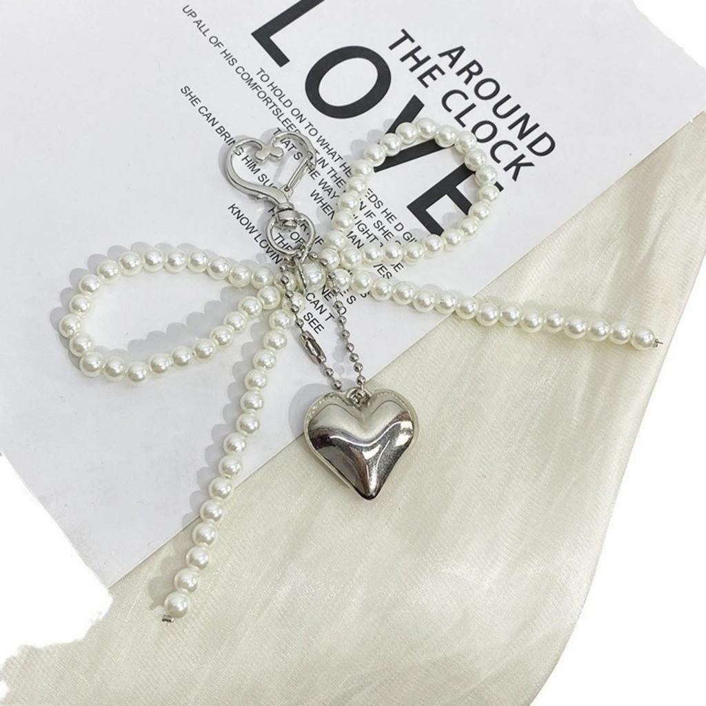 Ręcznie robiony brelok do kluczy w kształcie kokardki z koralików z perłową dekoracją w kształcie serca Delikatna ozdoba do torebek, telefonów, breloków Prezent